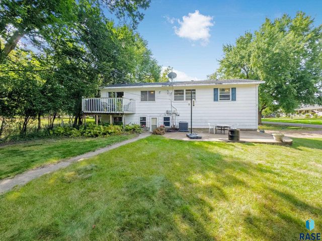 2894 E Old Orchard Trl, Sioux Falls, SD 57103