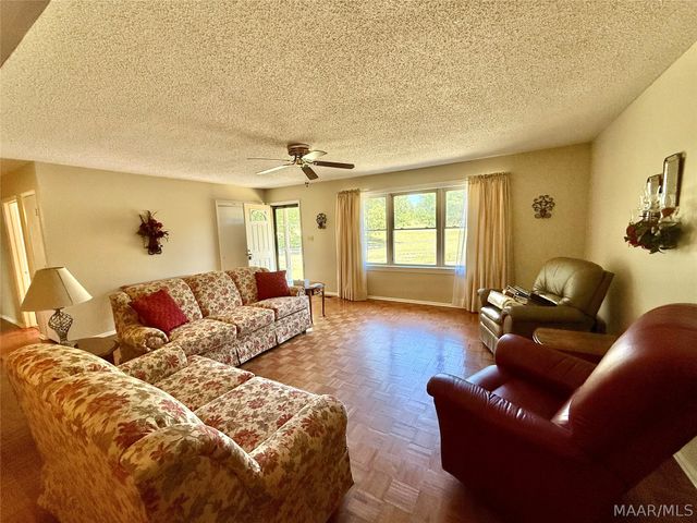 470 County Road 279 ., Valley Grande, AL 36701