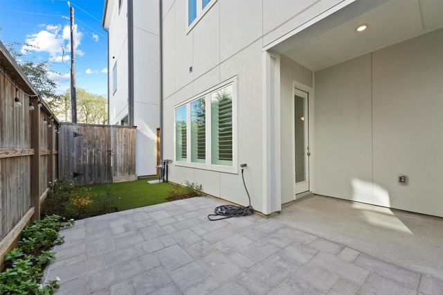 3504 Bridgewater Oaks Lane, Houston, TX 77055