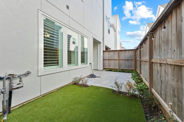 3504 Bridgewater Oaks Lane, Houston, TX 77055