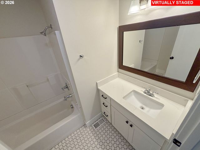 17460 Se SUNNYSIDE Rd, Damascus, OR 97089