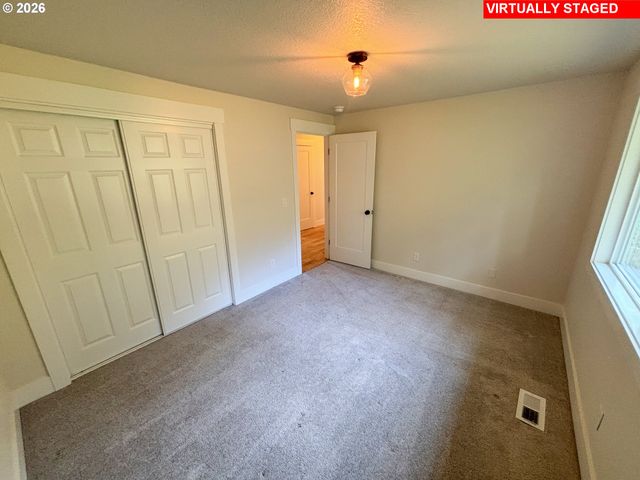 17460 Se SUNNYSIDE Rd, Damascus, OR 97089