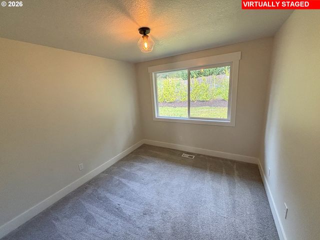 17460 Se SUNNYSIDE Rd, Damascus, OR 97089