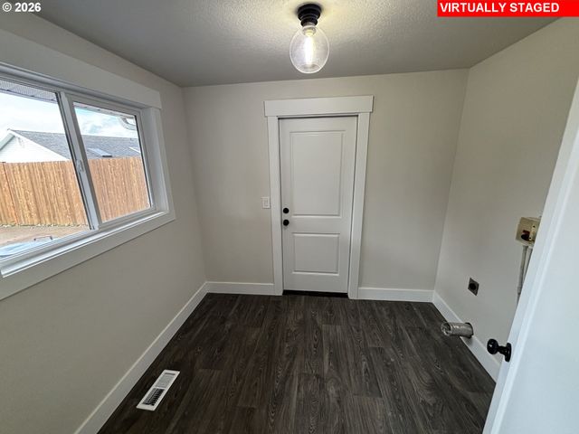 17460 Se SUNNYSIDE Rd, Damascus, OR 97089