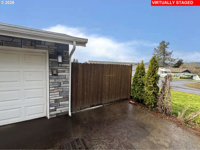 17460 Se SUNNYSIDE Rd, Damascus, OR 97089