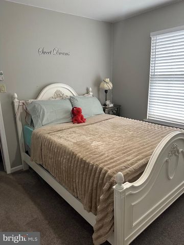 226 BIRCH HOLLOW DR, Bordentown, NJ 08505