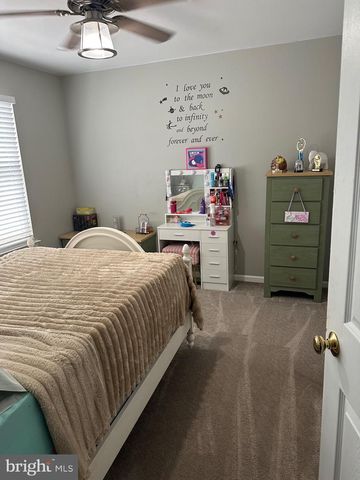 226 BIRCH HOLLOW DR, Bordentown, NJ 08505