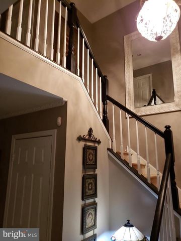 226 BIRCH HOLLOW DR, Bordentown, NJ 08505