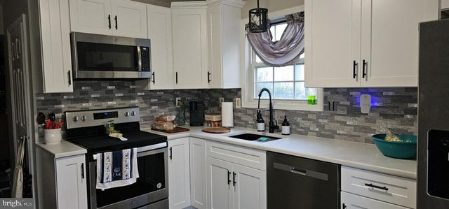 226 BIRCH HOLLOW DR, Bordentown, NJ 08505