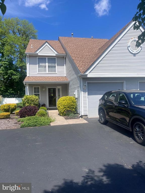 226 BIRCH HOLLOW DR, Bordentown, NJ 08505