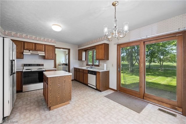722 Jaycox Road, Avon Lake, OH 44012