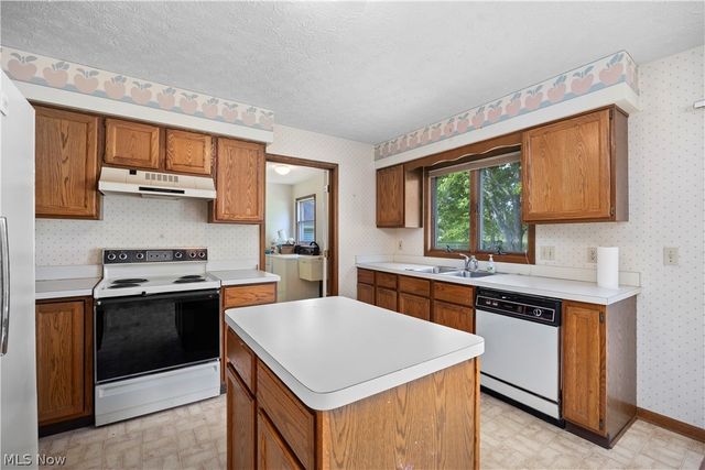 722 Jaycox Road, Avon Lake, OH 44012