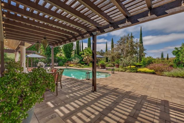 4216 Savoie Ct, Loomis, CA 95650
