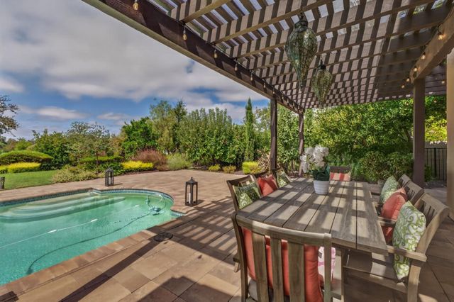 4216 Savoie Ct, Loomis, CA 95650