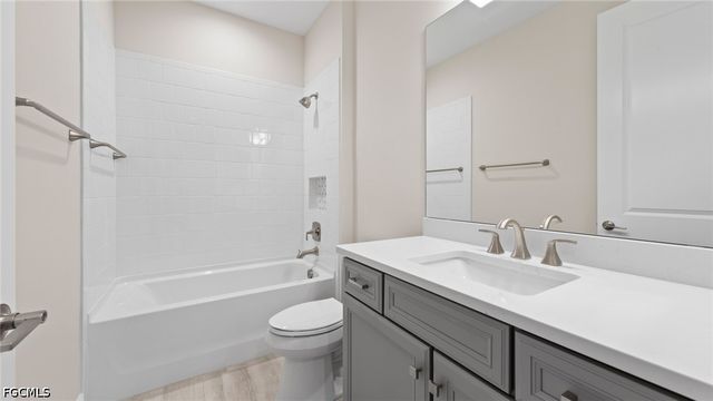 2937 Heritage Pines DR, Fort Myers, FL 33905