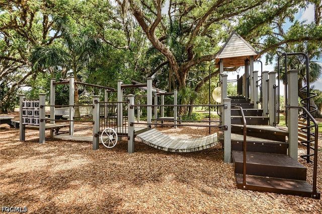2937 Heritage Pines DR, Fort Myers, FL 33905