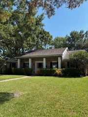 10915 Ella Lee Lane, Houston, TX 77042