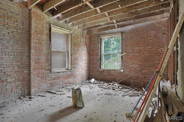 5718 Etzel Avenue, St Louis, MO 63112