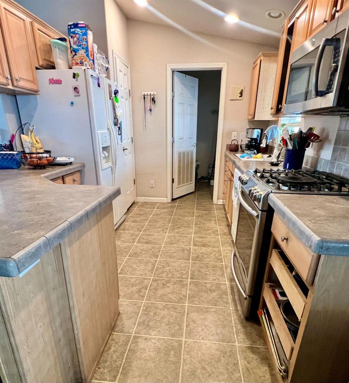 Image 7 of property listing at 3138 W Dakota Avenue # 194, Fresno, CA 93722