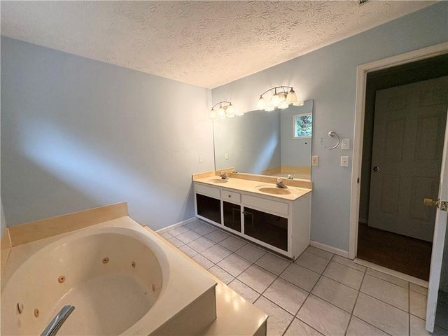 2971 Brookside Run, Snellville, GA 30078