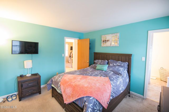 17 Primrose Avenue, Moreau, NY 12803