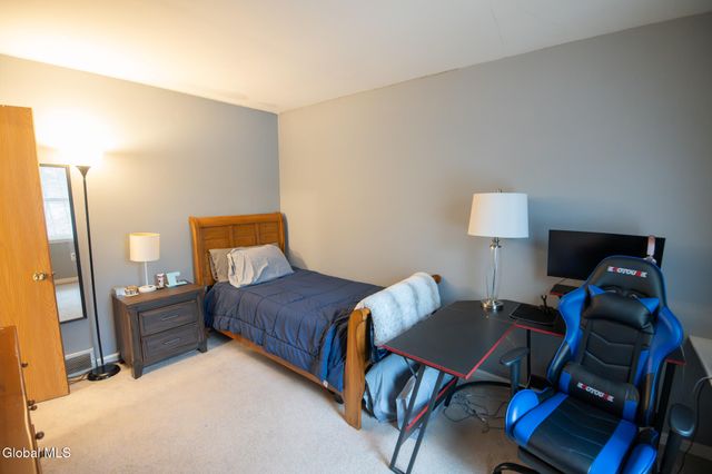 17 Primrose Avenue, Moreau, NY 12803