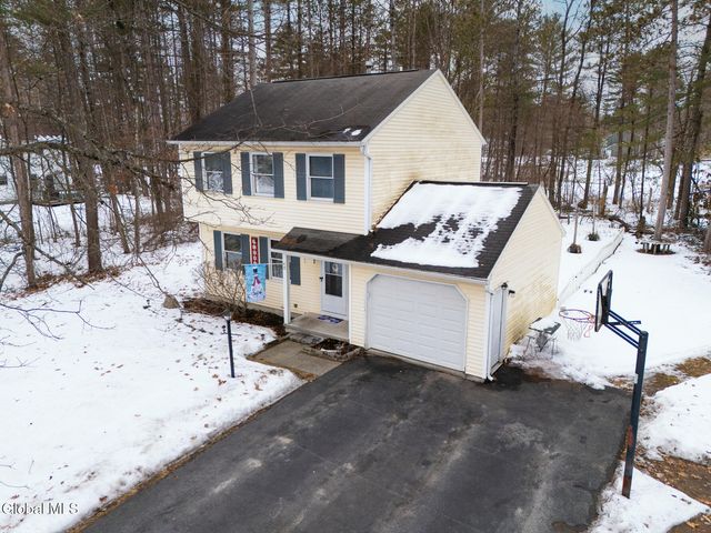 17 Primrose Avenue, Moreau, NY 12803