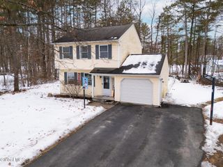 17 Primrose Avenue, Moreau, NY 12803
