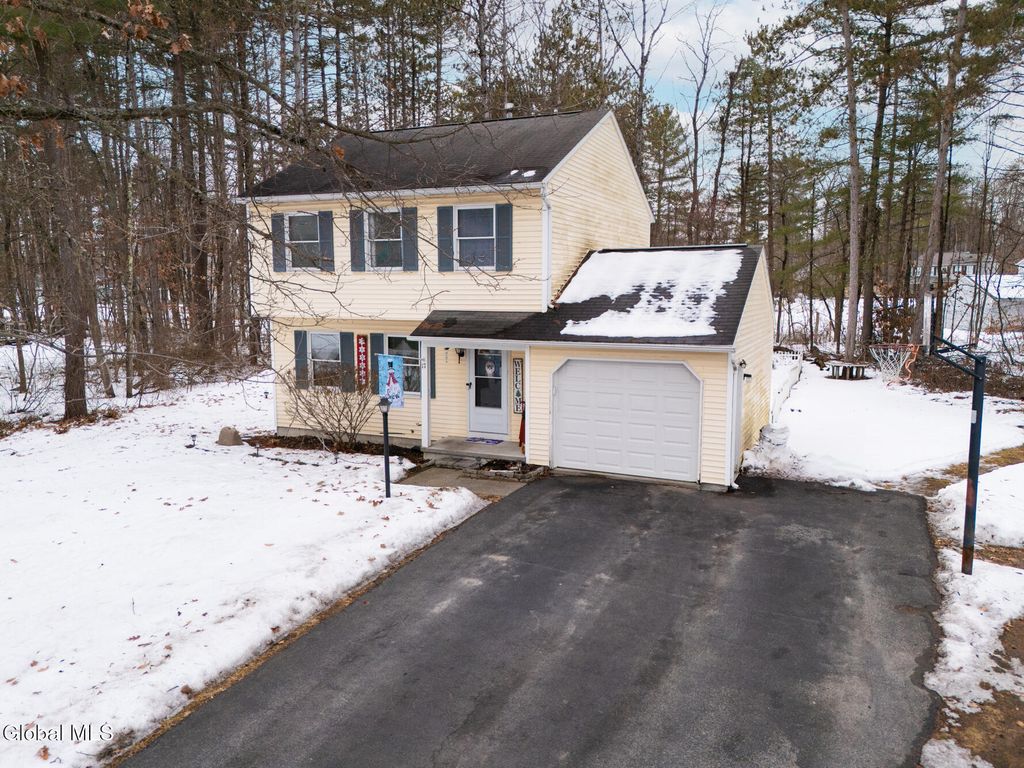 17 Primrose Avenue, Moreau, NY 12803