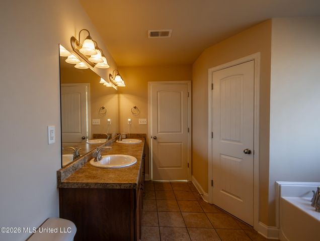 7693 W Woodridge Drive, Southaven, MS 38672