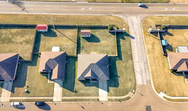 7693 W Woodridge Drive, Southaven, MS 38672