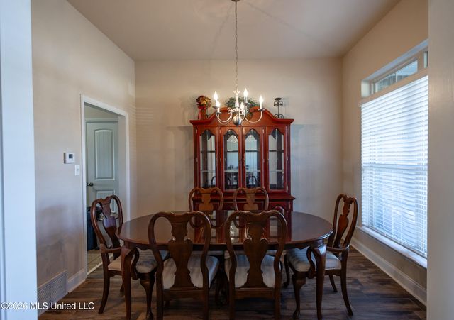 7693 W Woodridge Drive, Southaven, MS 38672
