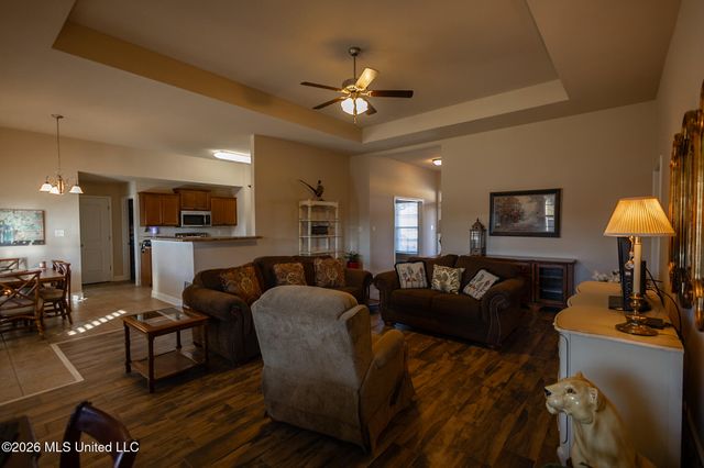 7693 W Woodridge Drive, Southaven, MS 38672