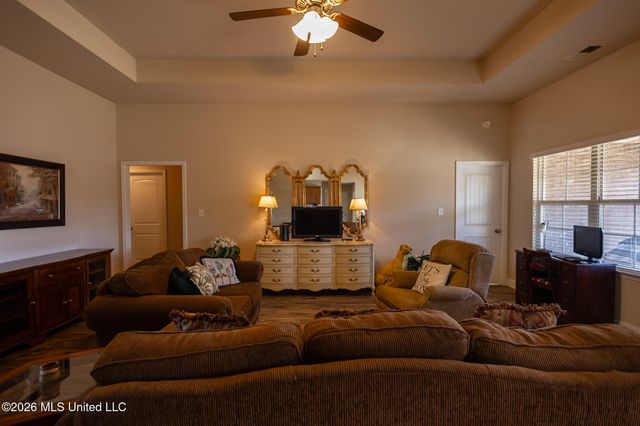 7693 W Woodridge Drive, Southaven, MS 38672