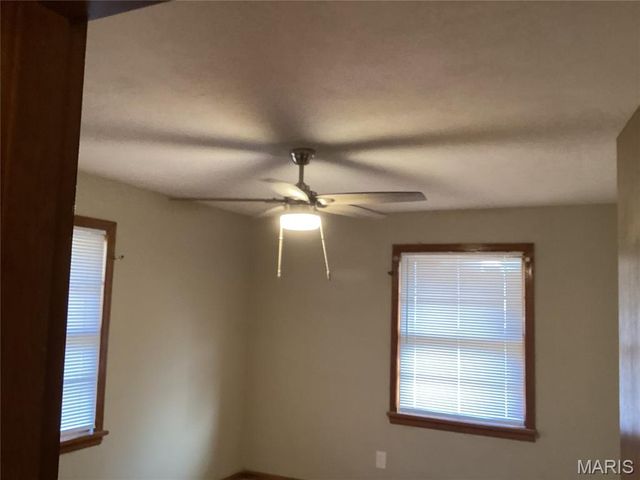 7143 Roland Blvd, Northwoods, MO 63121