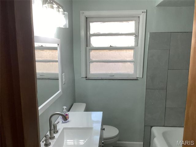 7143 Roland Blvd, Northwoods, MO 63121