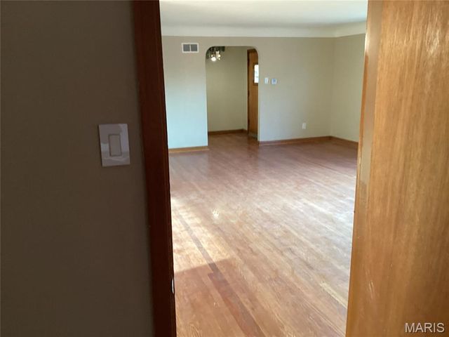 7143 Roland Blvd, Northwoods, MO 63121