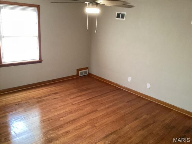 7143 Roland Blvd, Northwoods, MO 63121