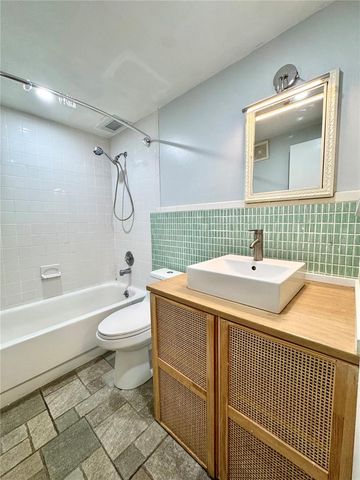 825 N PRIMROSE DRIVE 110, Orlando, FL 32803