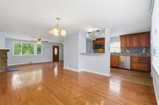 136 Dilworth St, Mt Washington, PA 15211