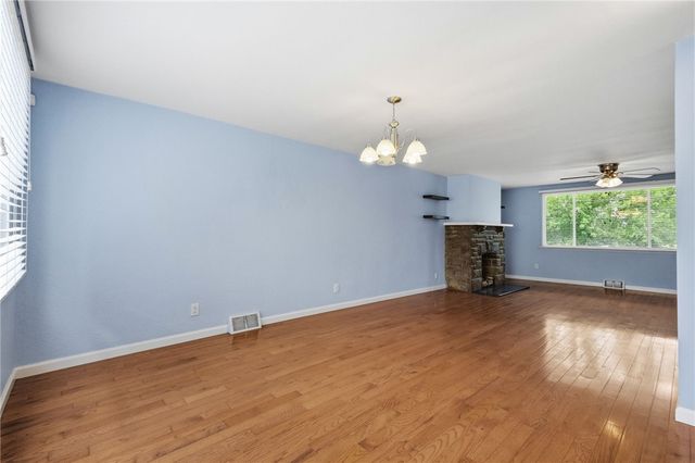 136 Dilworth St, Mt Washington, PA 15211