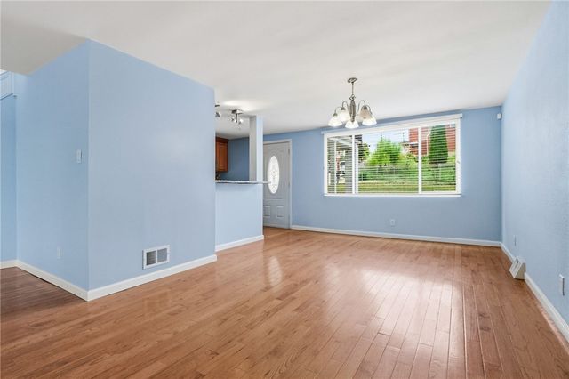 136 Dilworth St, Mt Washington, PA 15211