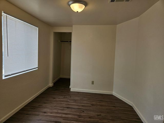 472 W Euclid Avenue, Shafter, CA 93263