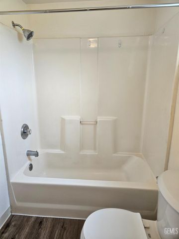 472 W Euclid Avenue, Shafter, CA 93263