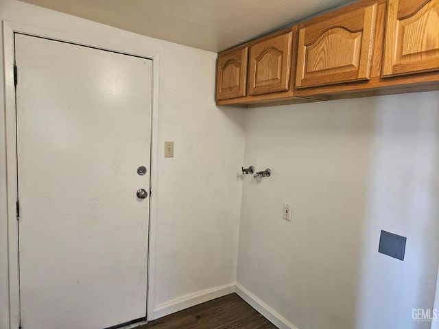 472 W Euclid Avenue, Shafter, CA 93263