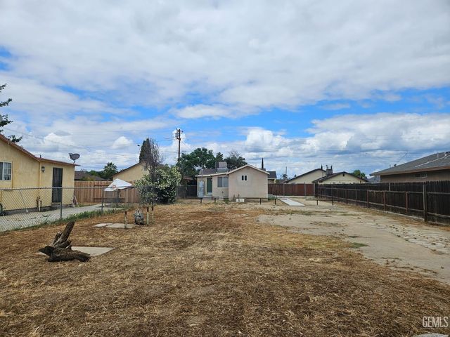 472 W Euclid Avenue, Shafter, CA 93263