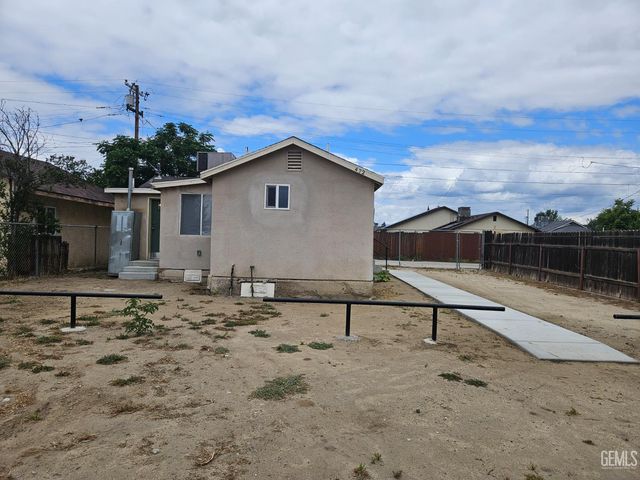 472 W Euclid Avenue, Shafter, CA 93263