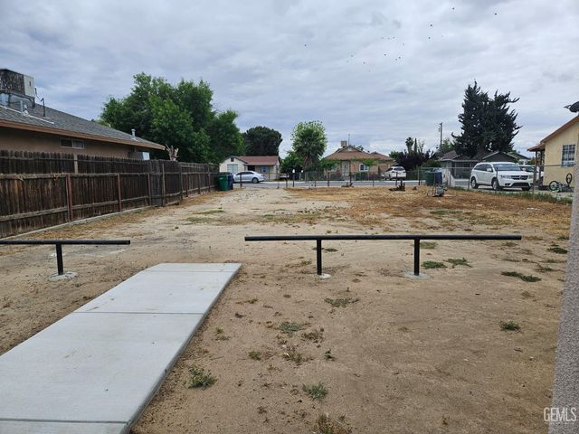 472 W Euclid Avenue, Shafter, CA 93263