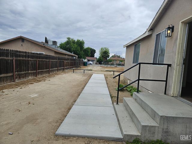 472 W Euclid Avenue, Shafter, CA 93263
