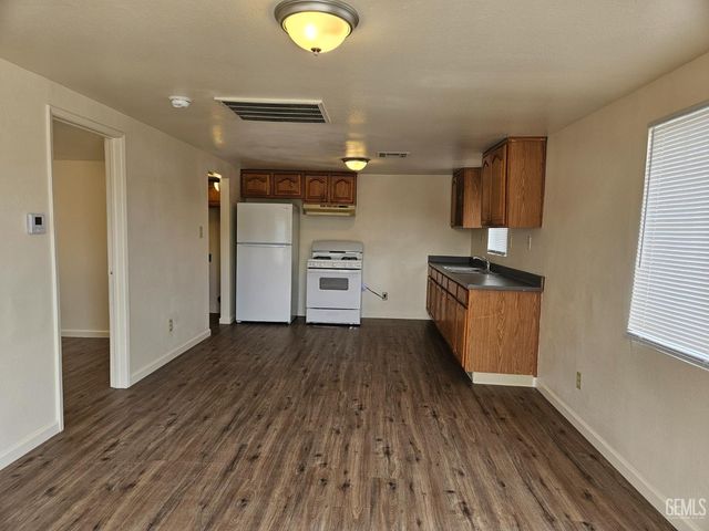 472 W Euclid Avenue, Shafter, CA 93263